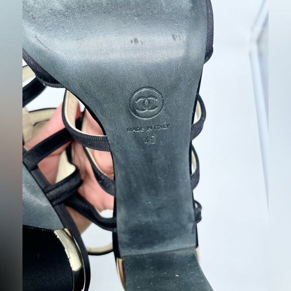 CHANEL Black leather/ Satin caged pearl embellished bow block heel sandals EU40 - Picture 12 of 14